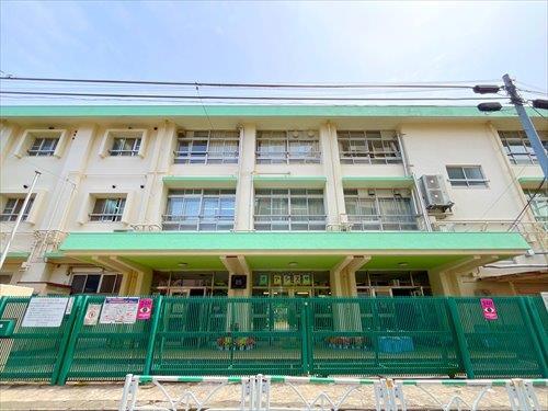 渋谷区立西原小学校まで230m