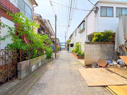 前面道路(2026年4月撮影)