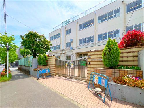 世田谷区立弦巻小学校まで300m