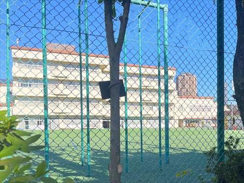 港区立本村小学校まで420m
