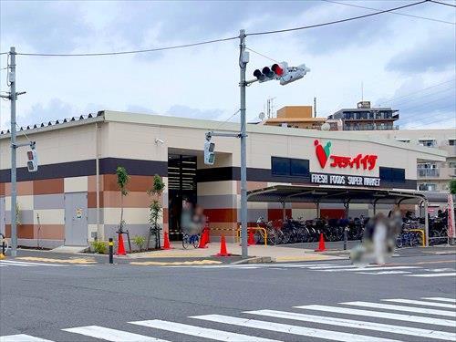 コモディイイダ鹿浜店まで250m
