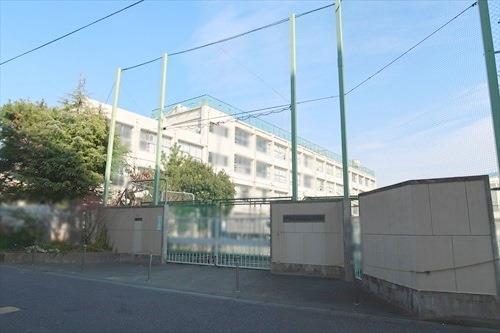 世田谷区立富士中学校まで1670m