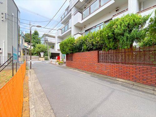 現地側から前面道路(2026年7月撮影) 現地側から前面道路(2026年7月撮影)