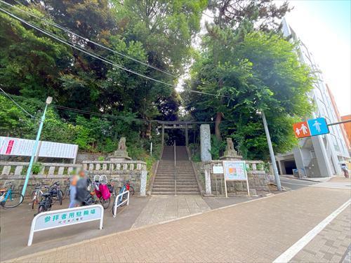 代々木八幡神社まで260m 代々木八幡神社まで260m