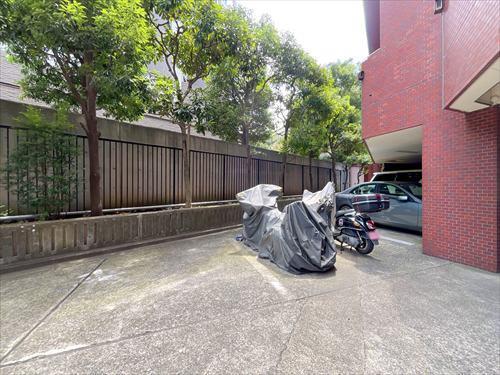 バイク置き場 バイク置き場