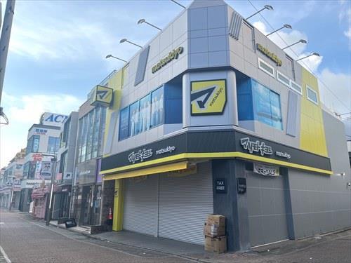 マツモトキヨシ原宿竹下通り店まで860m
