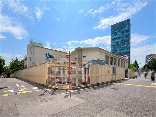 渋谷区立千駄谷小学校まで380m