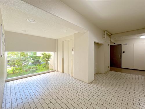 1階エレベーターホール