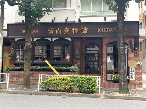 青山壹番館まで80m