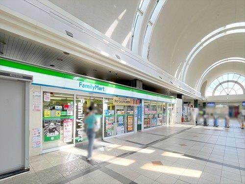 ファミマ印西牧の原駅前店まで650m