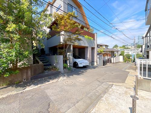 現地側から前面道路(2026年9月撮影)