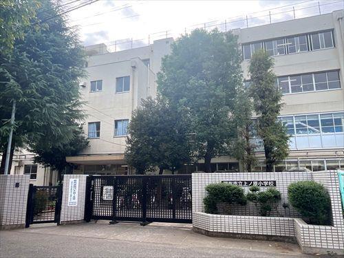 調布市立上ノ原小学校まで560m
