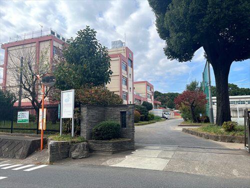 調布市立神代中学校まで810m