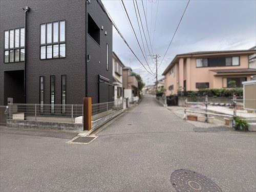 南側前面道路（2025年10月撮影）