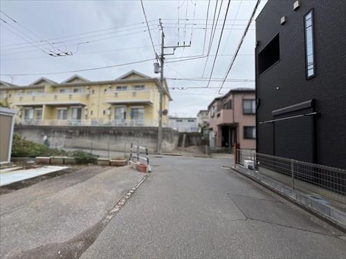 南側前面道路（2025年10月撮影）