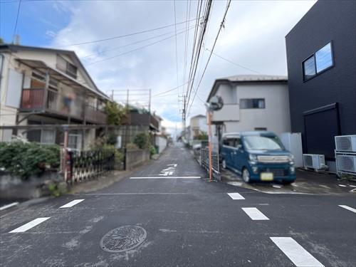 北側前面道路（2025年11月撮影）