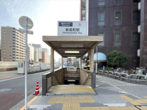 有楽町線「新富町」駅 120m