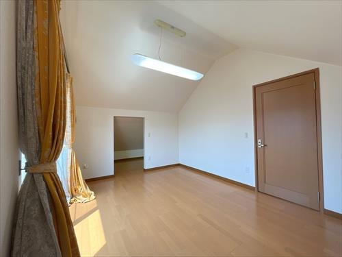 2階南側約8.7帖洋室部分