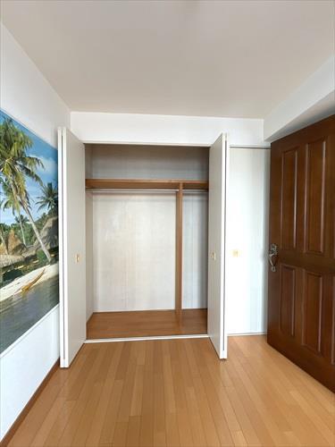 北側5.6帖洋室収納