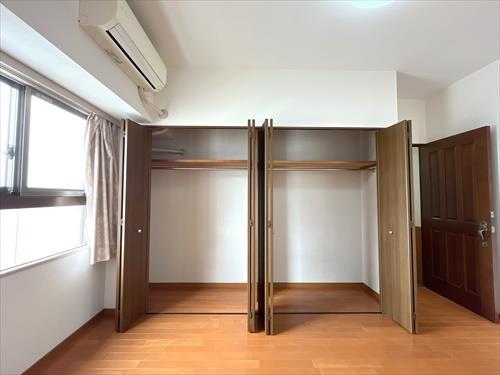 南西側8.9帖洋室収納