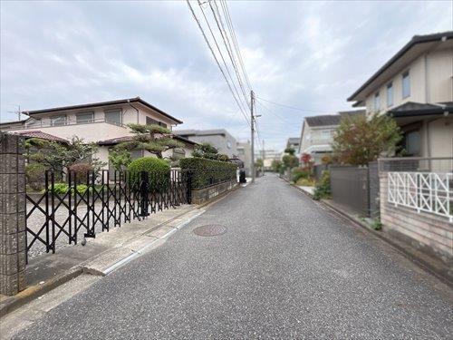 前面道路（2025年10月撮影）