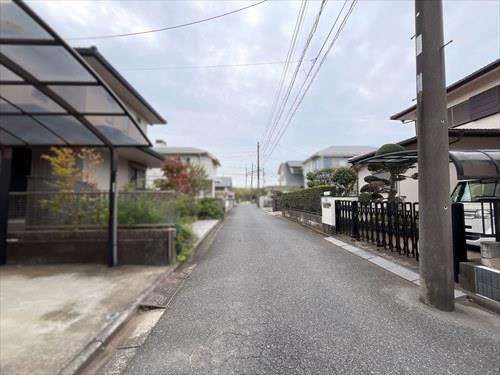 前面道路（2025年10月撮影）