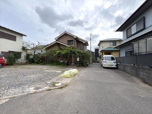 西側前面通路(2025年10月撮影) 西側前面通路(2025年10月撮影)