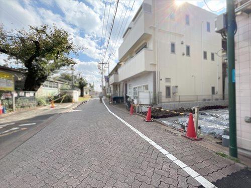 前面道路（2025年10月撮影）