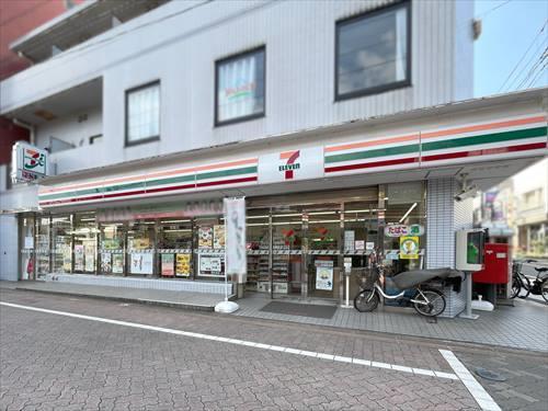 セブンイレブン井之頭公園駅前店 40m