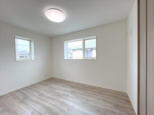 北西側洋室（約6帖）