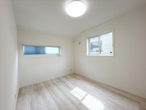 南東側洋室（約5.4帖）