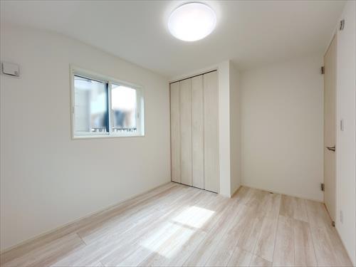 南東側洋室（約5.4帖）