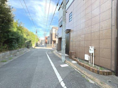 前面道路（2025年9月撮影）