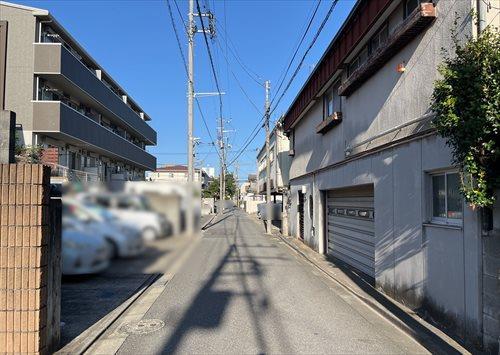 前面道路（2025年10月撮影）