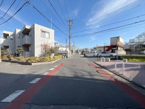 南東側側面道路