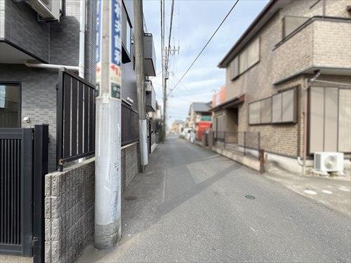 北東側前面道路（2026年2月撮影）