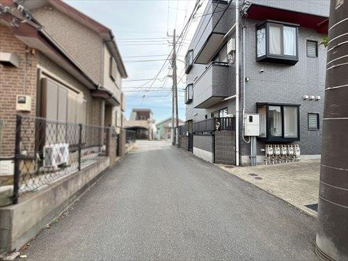 北東側前面道路（2026年2月撮影）