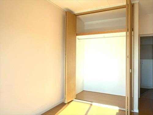 洋室約6.8帖の収納