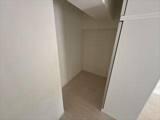 東側洋室ウォークインクローゼット