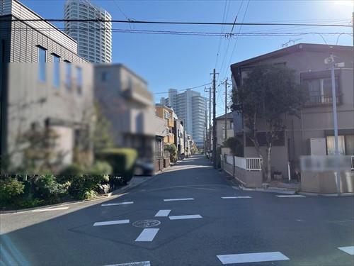 北東側前面道路1 北東側前面道路1