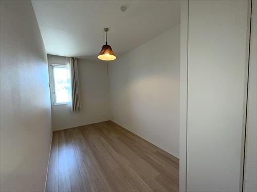 洋室約5.5帖：洗面所前 (1)