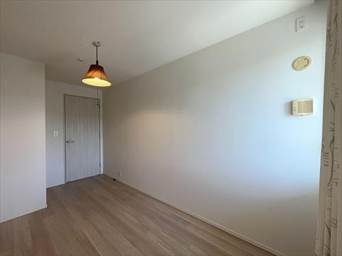 洋室約5.5帖：洗面所前 (2)