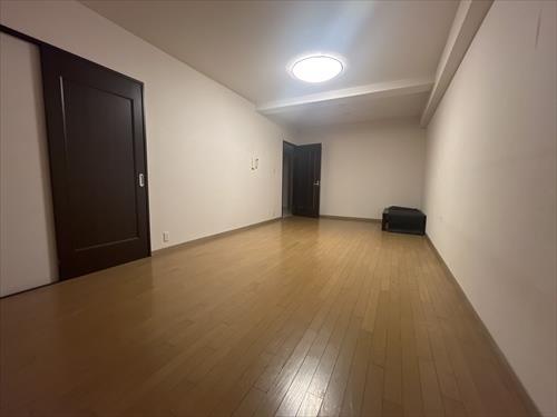 洋室約12.7帖