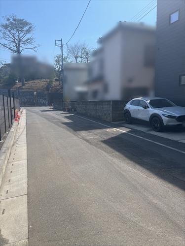 北東側前面道路