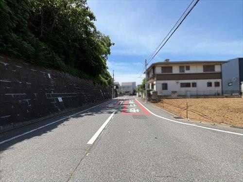 南東側前面道路（2026年6月撮影）