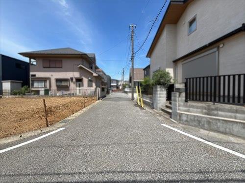 北東側前面道路（2026年6月撮影）