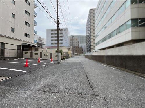 前面道路（2026年8月撮影）