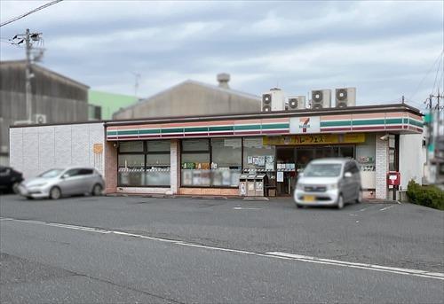 セブンイレブン草加稲荷2丁目店340m セブンイレブン草加稲荷2丁目店340m