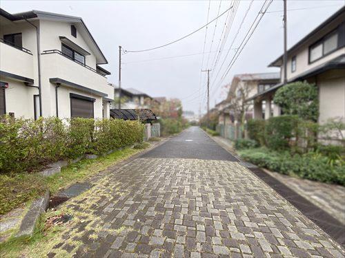 南東側前面道路（2026年10月撮影）