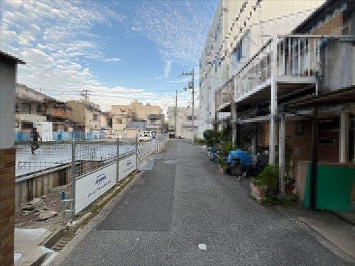 前面道路（2025年11月撮影）